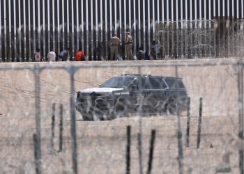 Texas Sheriff Says 7 Suspects Arrested, 11 Migrants Hospitalized After Sting Near San Antonio