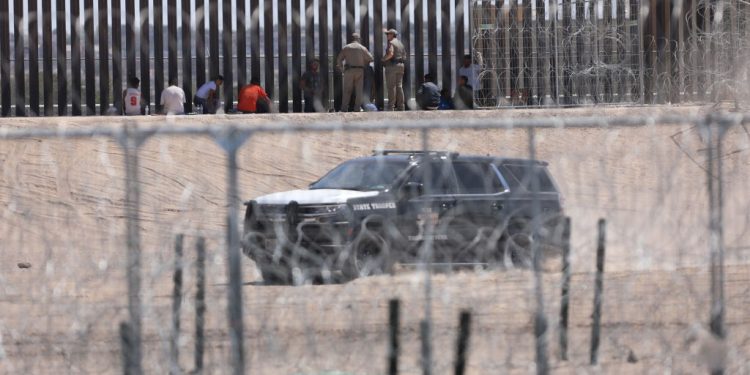 Texas Sheriff Says 7 Suspects Arrested, 11 Migrants Hospitalized After Sting Near San Antonio