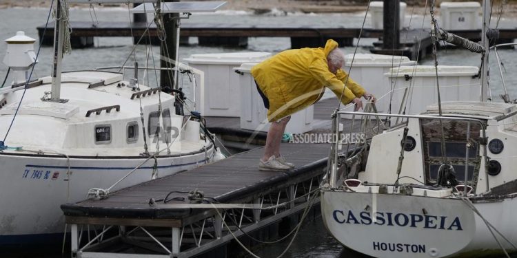 Beryl regains hurricane strength as it bears down on southern Texas