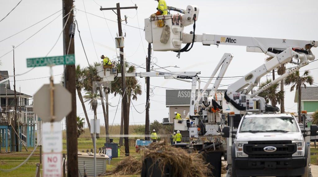 Texas Governor Criticizes Houston Energy as Utility Says Power will be Restored by Wednesday