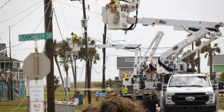 Texas Governor Criticizes Houston Energy as Utility Says Power will be Restored by Wednesday