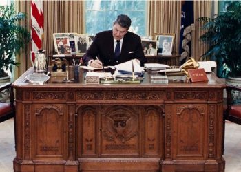 What did the British HMS Resolute have to do with the U.S. White House?