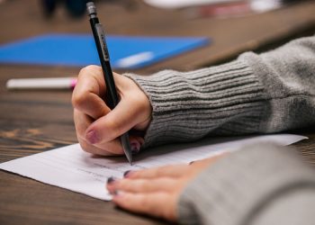 Texas Education Commissioner Calls for Student Cellphone Ban in Schools