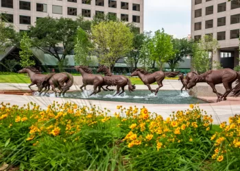 A Texan Treasure: The ‘Mustangs of Las Colinas’
