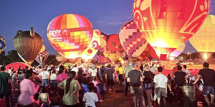 Ballooning’s Bold Beginnings: A Look at Hot Air Balloons’ Early Flights