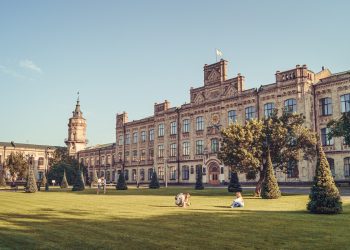 Texas Gov. Abbott Directs State Agencies to Divest From China