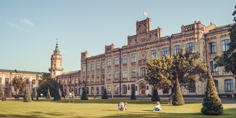 Texas Gov. Abbott Directs State Agencies to Divest From China