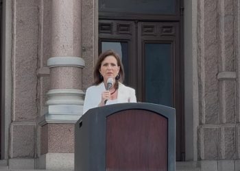 Angela Paxton Stands Firm with Falun Gong Practitioners at Texas Capitol Rally