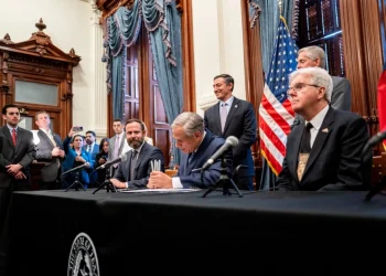 Texas Governor Signs ‘Texas DOGE’ Into Law to Cut Regulations, Boost Government Efficiency