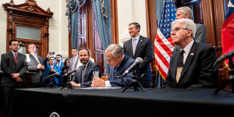 Texas Governor Signs ‘Texas DOGE’ Into Law to Cut Regulations, Boost Government Efficiency