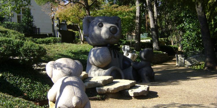 Dallas’ Lakeside Park Teddy Bears Remain a Whimsical Local Favorite