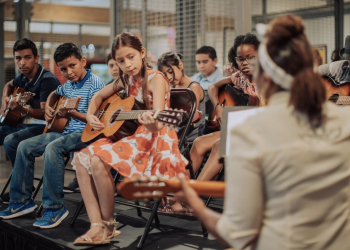 Free Guitar Classes Celebrate Deep Ellum’s Musical Heritage