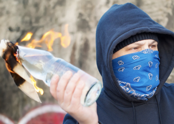Man Throws Molotov Cocktails at Federal Building in Los Angeles: This Is Getting Serious