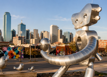 Meet Dallas’s Favorite Robot: The Traveling Man of Deep Ellum